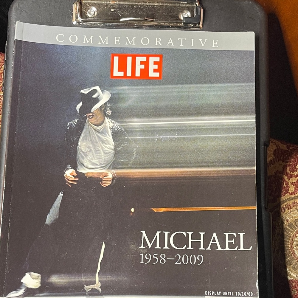 Michael Jackson Commemorative Magazine